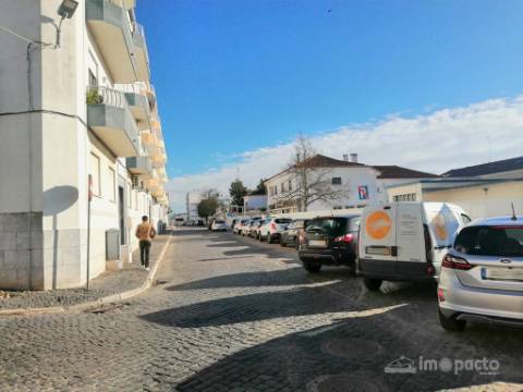 Parque de estacionamento - 16 lugares