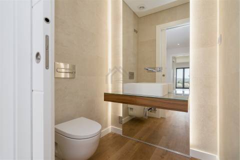 Apartamento T3 com parqueamento e arrecadação - Montijo