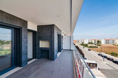 Apartamento T3 com parqueamento e arrecadação - Montijo