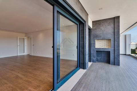 Apartamento T3 com box e arrecadação - Montijo