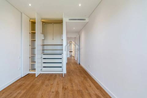 Apartamento T3 com box e arrecadação - Montijo