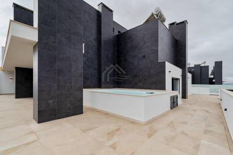 Penthouse T5 duplex com piscina - Montijo