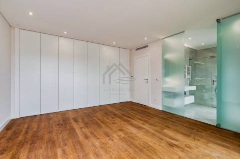 Penthouse T5 duplex com piscina - Montijo