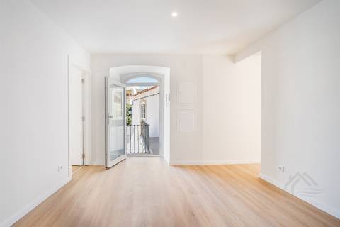 Apartamento T3+1 duplex com varanda - Alcochete