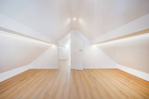 Apartamento T3+1 duplex com varanda - Alcochete