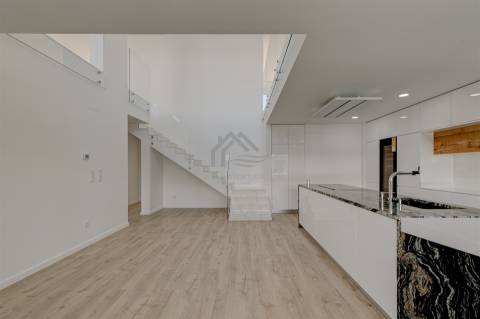 Apartamento T4 Duplex - Montijo