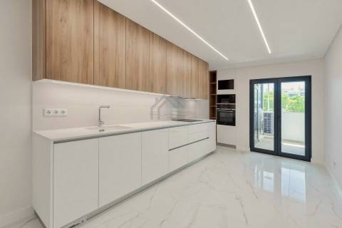 Apartamento T3 com parqueamento e arrecadação - Montijo