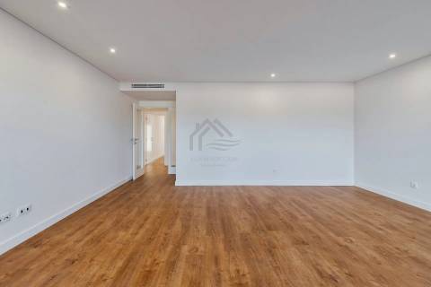 Apartamento T3 com parqueamento e arrecadação - Montijo