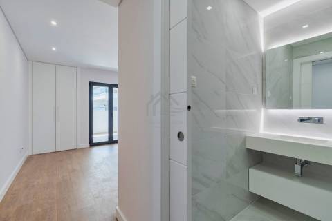 Apartamento T3 com parqueamento e arrecadação - Montijo