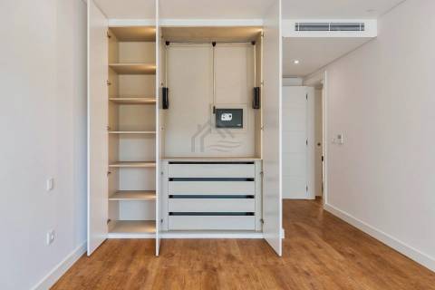 Apartamento T3 com parqueamento e arrecadação - Montijo