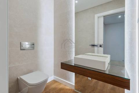 Apartamento T3 com parqueamento e arrecadação - Montijo