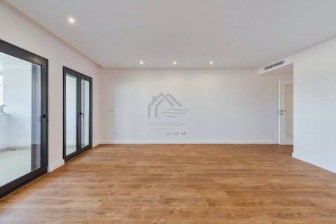 Apartamento T3 com parqueamento e arrecadação - Montijo