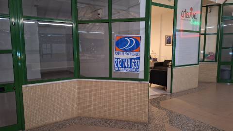 Loja c/ 25,7 m2 e Arrecadação c/ 14,72 m2 em Centro Comercial no Centro do Barreiro | Própria para vários tipos de atividade