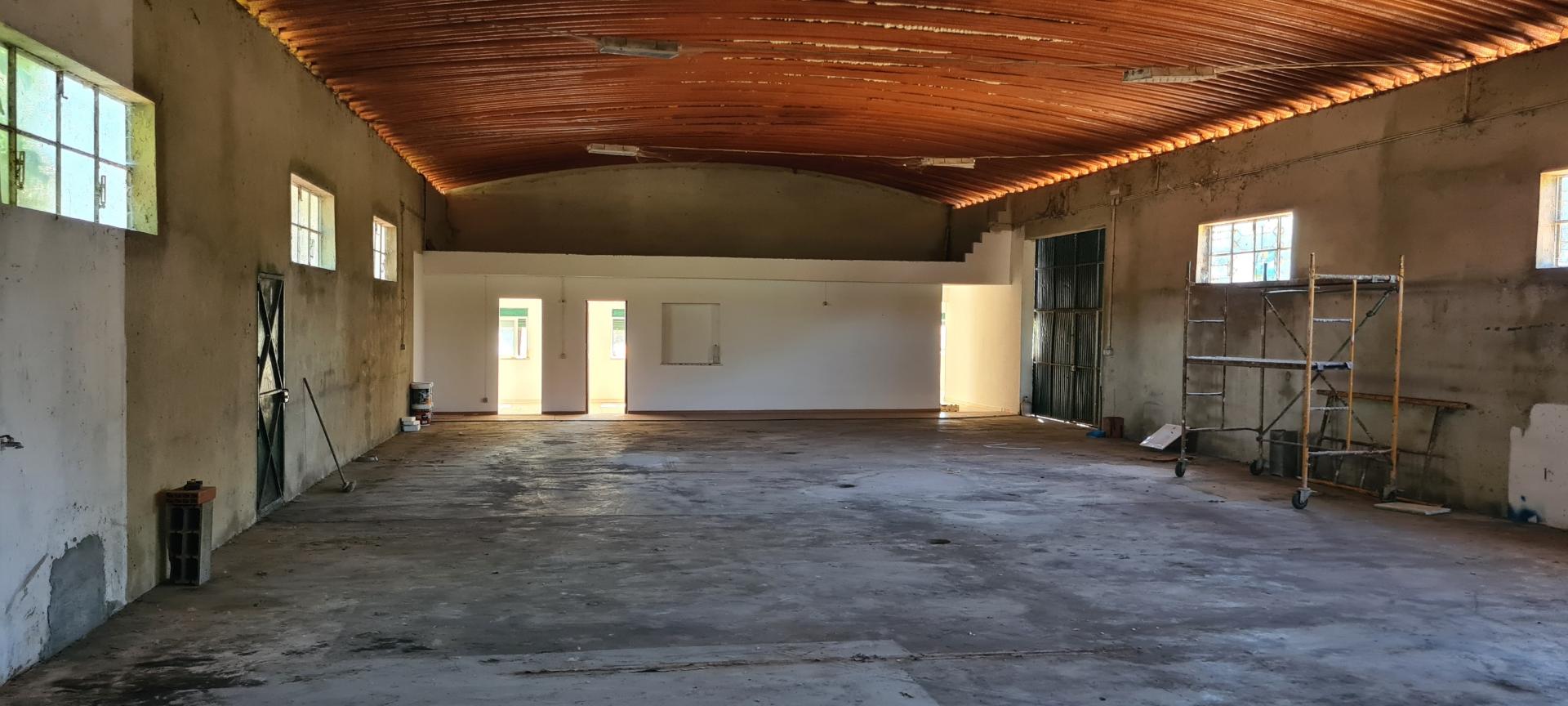 Armazém amplo c/ 350 m2 | Instação p/ escritorio/ residência | Logradouro | Furo | Vedado | Zona c/ excelentes acessibilidades