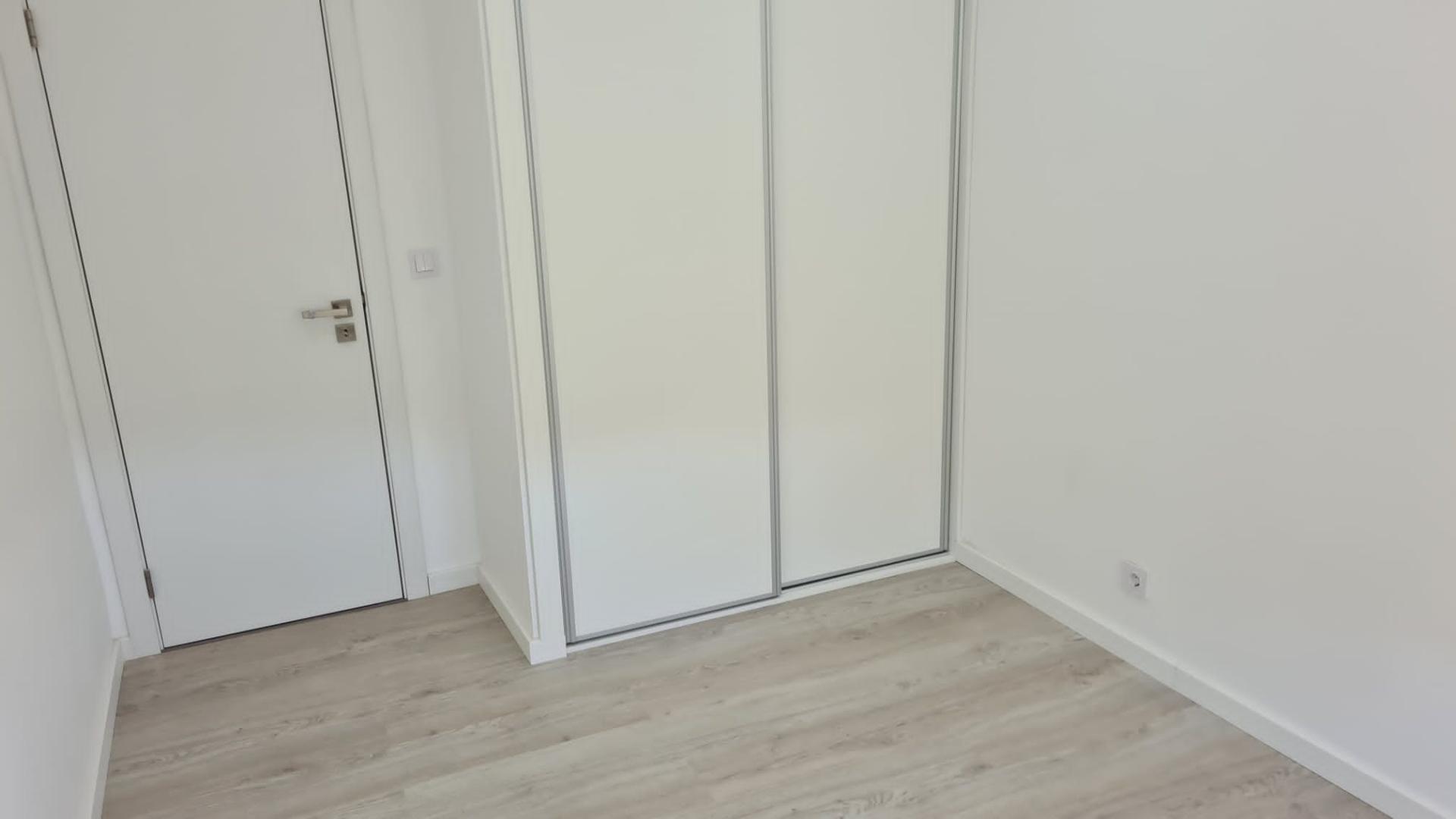 Andar T1 no Centro da Baixa da Banheira c/ pequeno terraço, cozinha semi-equipada | Reabilitação recente em prédio c/ apenas 4 Inquilinos totalmente reabilitado.