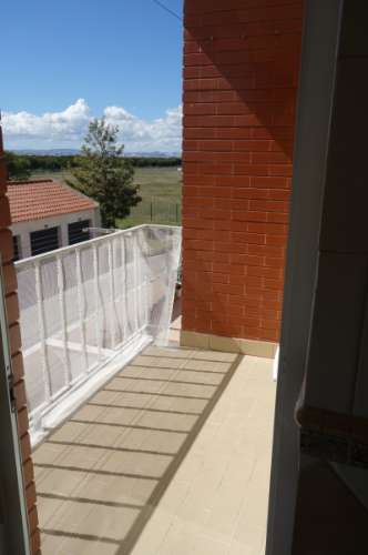 Andar T3 - 1º Andar, localizado no Centro do Samouco em prédio recente com apenas 6 Inquilinos | Arrecadação e Estacionamento Privativos na cave | Condomínio Privado | Excelentes vistas sobre o rio e Lisboa.