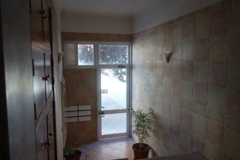 Andar T3 - 1º Andar, localizado no Centro do Samouco em prédio recente com apenas 6 Inquilinos | Arrecadação e Estacionamento Privativos na cave | Condomínio Privado | Excelentes vistas sobre o rio e Lisboa.