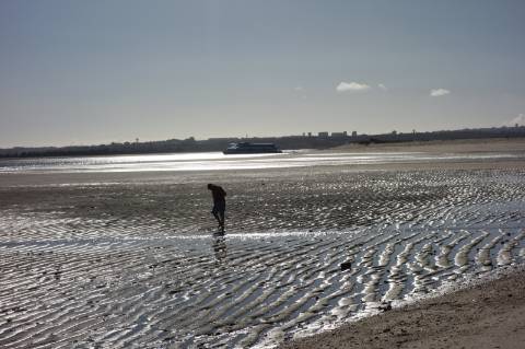 Andar T3 - 1º Andar, localizado no Centro do Samouco em prédio recente com apenas 6 Inquilinos | Arrecadação e Estacionamento Privativos na cave | Condomínio Privado | Excelentes vistas sobre o rio e Lisboa.