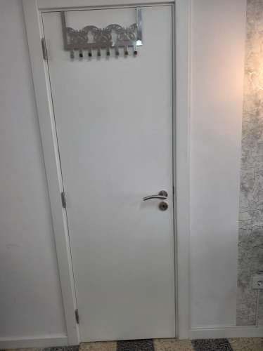 Loja com 83 m2 | Salão amplo c/ 2 Gabinetes | 1 WC | Arrecadação | Grande montra c/ gradeamento | Junto à escola Santo André
