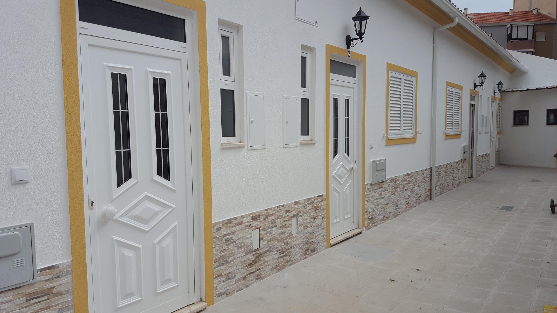 Moradia térrea geminada tipo T0+1 | Acabamentos modernos | Junto ao Continente do Barreiro