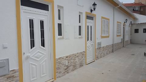 Moradia térrea geminada tipo T0+1 | Acabamentos modernos | Junto ao Continente do Barreiro