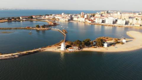 Moradia térrea geminada tipo T0+1 | Acabamentos modernos | Junto ao Continente do Barreiro