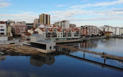 Moradia térrea geminada tipo T0+1 | Acabamentos modernos | Junto ao Continente do Barreiro