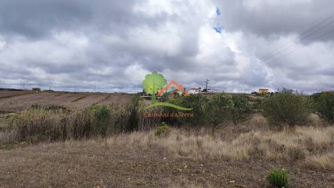  Terreno urbano para construção de moradia de 250m2 