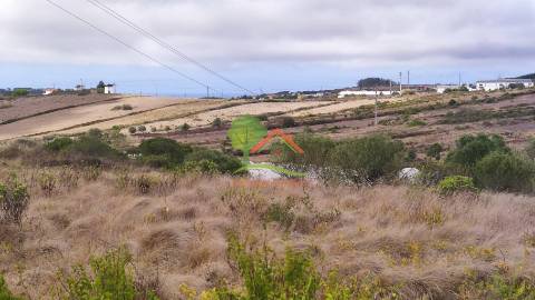  Terreno urbano para construção de moradia de 250m2 