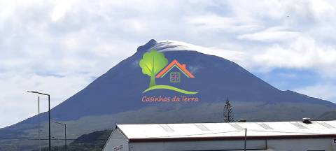  Terreno Urbano em Valeverde com Vista para a Ilha do Faial 