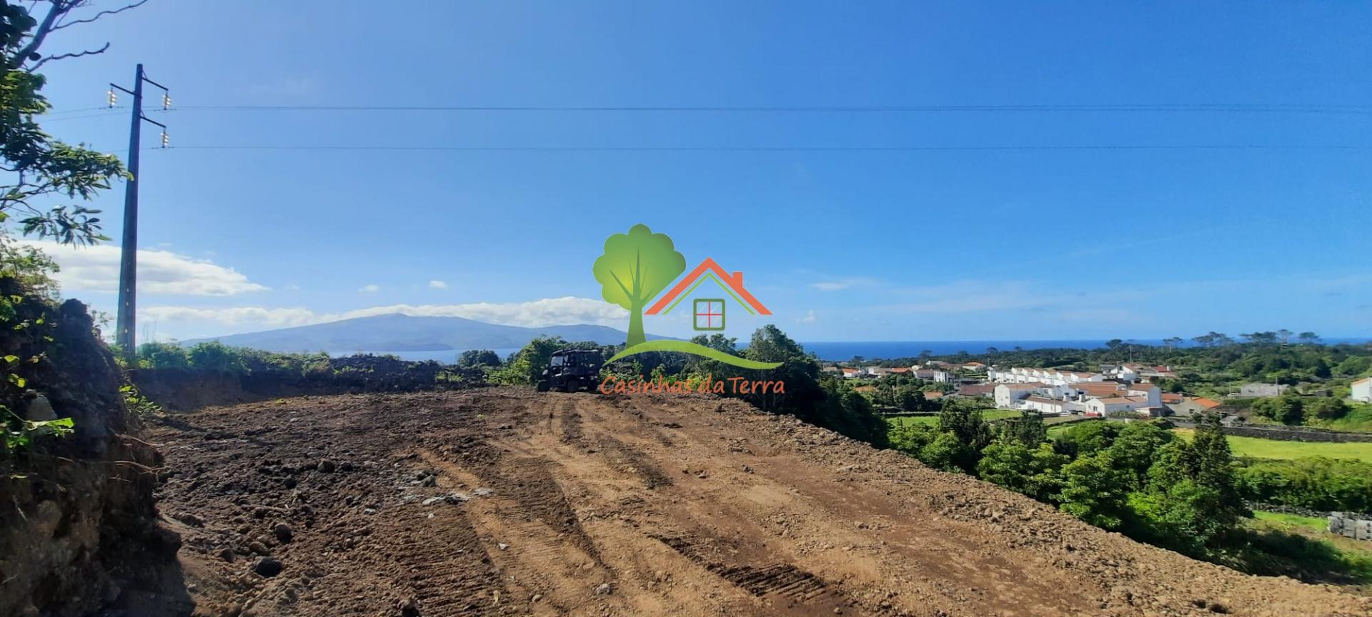  Terreno Urbano em Valeverde com Vista para a Ilha do Faial 