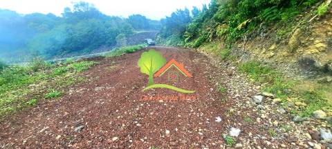  Terreno Urbano em Valeverde com Vista para a Ilha do Faial 