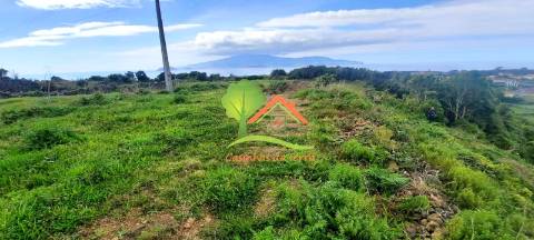  Terreno Urbano em Valeverde com Vista para a Ilha do Faial 