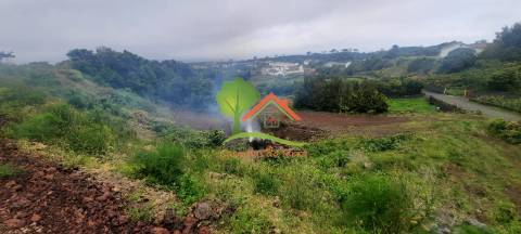  Terreno Urbano em Valeverde com Vista para a Ilha do Faial 