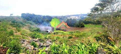  Terreno Urbano em Valeverde com Vista para a Ilha do Faial 