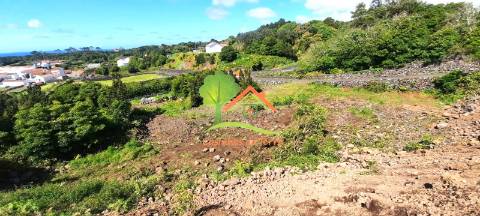  Terreno Urbano em Valeverde com Vista para a Ilha do Faial 