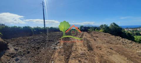  Terreno Urbano em Valeverde com Vista para a Ilha do Faial 