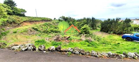  Terreno Urbano em Valeverde com Vista para a Ilha do Faial 