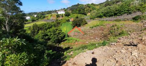  Terreno Urbano em Valeverde com Vista para a Ilha do Faial 
