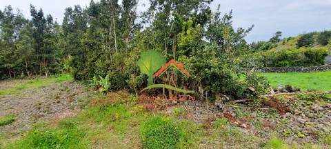  Terreno Urbano em Valeverde com Vista para a Ilha do Faial 