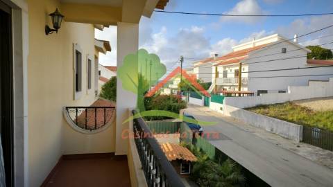  Moradia T5 com Vista de Mar Deslumbrante em Baleia, Carvoeira 