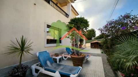  Moradia T5 com Vista de Mar Deslumbrante em Baleia, Carvoeira 