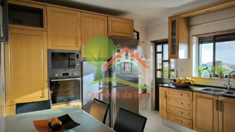  Moradia T5 com Vista de Mar Deslumbrante em Baleia, Carvoeira 