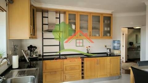  Moradia T5 com Vista de Mar Deslumbrante em Baleia, Carvoeira 