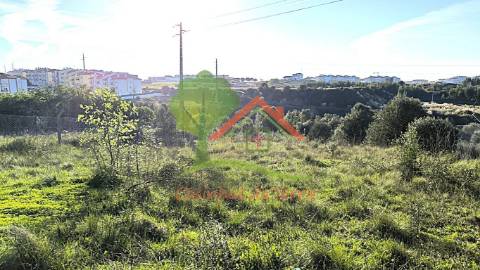  Terreno urbano para construção de 4 moradias com PIP 