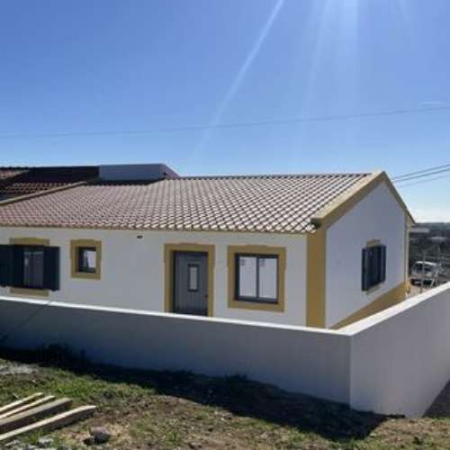 BAIXA DE PREÇO!!! Moradia T2+1 Terrea em zona calma das Ferreiras