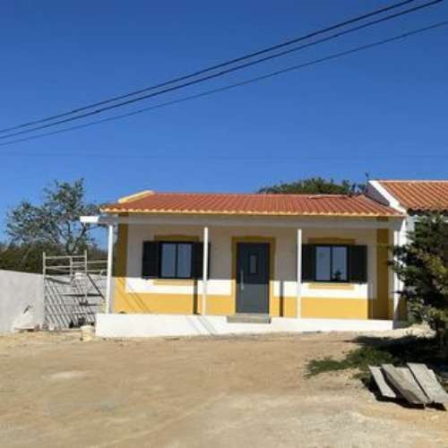 BAIXA DE PREÇO!!! Moradia T2+1 Terrea em zona calma das Ferreiras