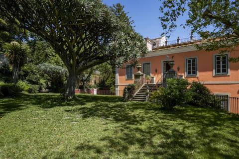 Palácio na 1º Linha de Mar em Paço de Arcos