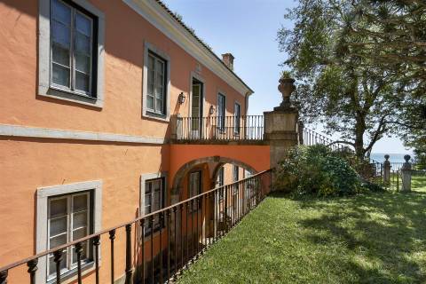 Palácio na 1º Linha de Mar em Paço de Arcos