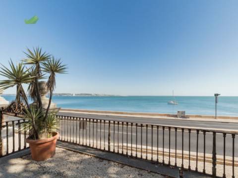Palácio na 1º Linha de Mar em Paço de Arcos